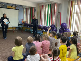 Изучаем правила поведения на дороге Изучаем правила поведения на дороге.